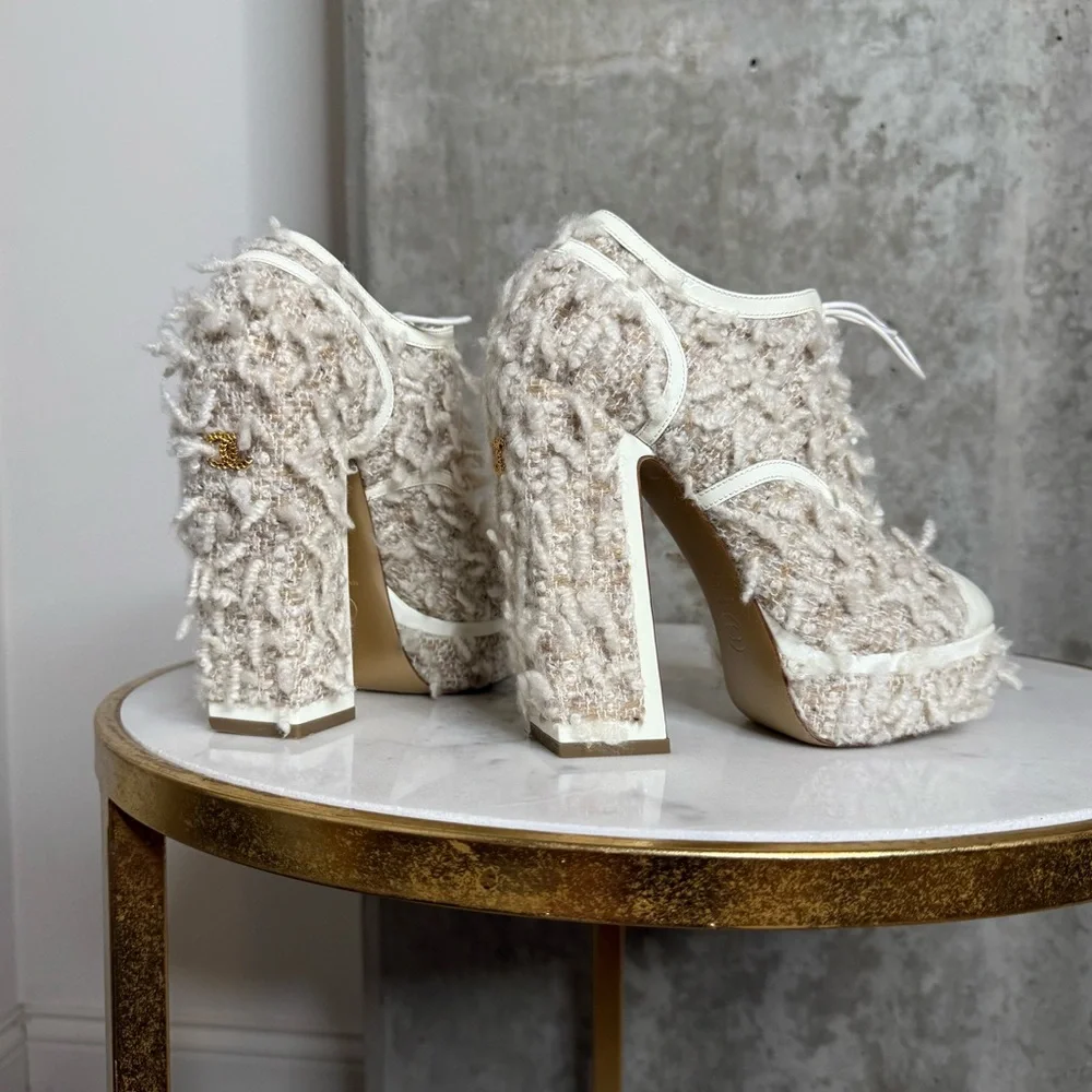 Chanel CC Cream Furry Patent Lace Up Cap Toe Block Heel Oxford - Picture 4 of 14